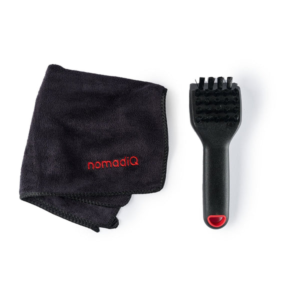 NomadiQ BBQ cleaning kit, complete black brush and microfibre cloth