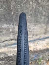 Wanda Firebolt WT29 black 700 x 25C road tyre, tread detail